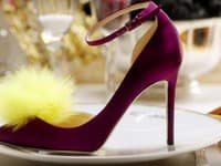 Vianočná kolekcia Jimmy Choo je neodolateľná: Na večer servíruje takúto nádielku