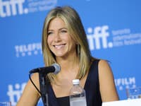 Aj vy sa čudujete ako je možné, že herečka Jennifer Aniston vyzerá už 20 rokov stále rovnako? 