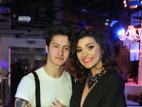 Speváčka so svojím priateľom Tonym Poruchom na krste.