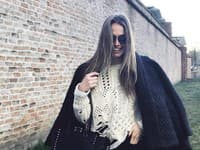 Sympatická modelka obľubuje jednoduché farby