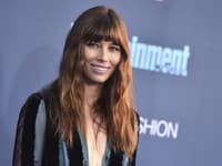 Americká herečka Jessica Biel prekvapila svojich fanúšikov, keď rázne zmenila svoj imidž trendy ofinou