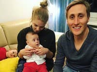 Veronike so Sajfom to v spoločnosti detí pristane