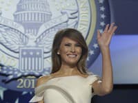 Biele šaty, ktoré Melania zvolila pri príležitosti Plesu slobody jej naozaj pristali