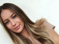 Modelka Mathilde má dievčenské črty tváre