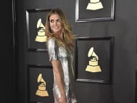 Modelka Heidi Klum ukázala v krátkych strieborných šatách dokonalé nohy