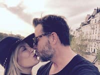 V reality show sa neštítili preberať naozaj intímne detaily ich manželstva, vrátane opakovanej Deanovej nevery, odvykacích kúr a ďalších vecí