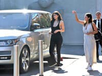Kylie Jenner sa na nákupy vybrala na závideniahodnom Land Roveri