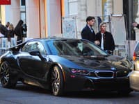 Olivia Palermo si so svojím manželom Johannesom Heublom vyšla do ulíc na krásnom BMW