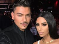Nielen Kim, ale celá rodina Kardashian - Jenner je jeho stálou klientelou a on si ich veľmi váži