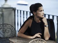 Adriana Lima jednoducho vie, čo jej pridá na ženskosti