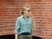 Olivia Palermo vie ako skombinovať olivovo zelenú tón v tóne