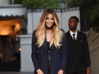 Speváčka Ciara v krátkom a elegantom outfite