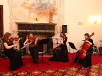 Ani kultúrny program na otvorení kaštieľa nesklamal