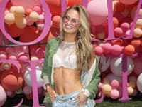 Romee Strijd a jej ultra krátke džínsové šortky, ktoré si so svojou postavou rozhodne môže dovoliť