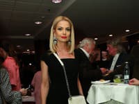 Marianna prišla na BMD v elegantnej čierno - bielej kombinácií