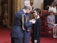 Prestížne ocenenie OBE jej osobne v rámci obradného ceremoniálu odovzdali princ William