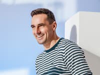 Zvoľte si pohodlie so svetrom Trussardi Jeans a nohavicami Hugo Boss Orange