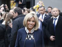 Brigitte Macron vie, ako urobiť dobrý dojem a vyzerať ako dáma