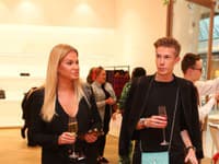 Lekárka Alena Pallová v čiernom outfite