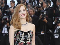 Kráska Jessica Chastain svoje ryšavé pramene len jemne upravila do jednoduchých vĺn