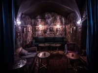 Coctail bar, ktorý sa nachádza v originálnych podkrovných priestoroch