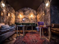 Coctail bar, ktorý sa nachádza v originálnych podkrovných priestoroch