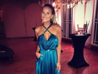 Romana Škamlová v krásnej modrej róbe