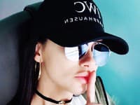 Krásny prsteň na ľavej ruke pozornosti médií neušiel