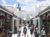 Outlet Designer Outlet Parndorf každoročne láka na zľavy a výpredaje