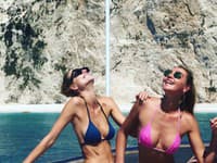 Michaela Kocianová (vľavo) s hriešne sexi postavou a kamarátkou Alinou