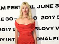 Krásna česká modelka Karolína Kurková v Karlových Varoch zažiarila