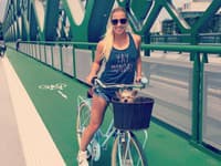 Slovenská tenistka Dominika Cibulková je známou milovníčkou bicyklovania
