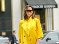 Módna ikona Victoria Beckham nedá na strohé a klasické strihy dopustiť