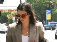Aj Kendall Jenner podľahla čaru krátkych vlasov