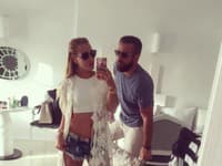 Biely croptop môžete skombinovať ako módna ikona Dominika