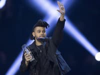 Speváčka Selena Gomez a raper The Weeknd tvoria zaľúbenú dvojicu