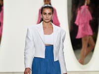 Modelka Taylor Hill pre Prabal Gurung show