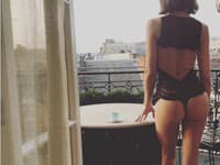 Sexi pozadie herečky Jenny Dewan