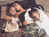 Kim s Kyanu sa rozhodli pre náhradnú matku kvôli zdravotným problémom, ktoré mala Kim počas oboch tehotenstiev