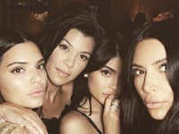Kim nie je jediná z rodu Kardashian-Jenner, ktorá je tehotná