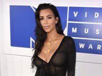 Kontroverzná Kim Kardashian známa aj ako módny chameleón 