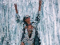 Nestarnúca modelka predviedla sexi outfity ako napríklad tento 