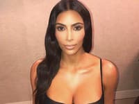 Perfect 365 je bezplatná aplikácia, ktorá vám umožňuje aplikovať make-up a tým vylepšiť farbu pokožky
