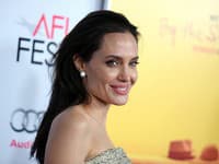 Holywoodska kráska Angelina Jolie zahviezdila na prekrásnom fotení