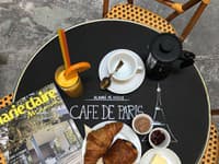 Café de Paris dýcha tou správnou atmosférou