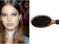 Kefa na vlasy z prírodných štetín je najvhodnejšia pre jemné vlasy