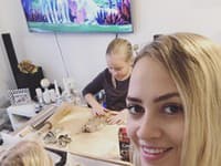 Krásna Barbora Rakovská už s dcérkou zahájila vianočné prečenie