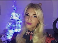 Krásna modelka doslova žiari