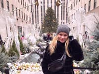 Atmosféru New Yorku si Ivana užívala v takomto tmavom kabátiku