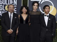 Angelina Jolie prišla na červený koberec v spoločnosti svojho syna